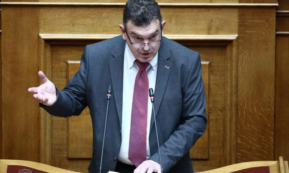 Ν. Παπαδόπουλος: Τα «μπαλώνει» ο βουλευτής της Νίκης που δικαιολόγησε τα χαστούκια στις εκκλησίες